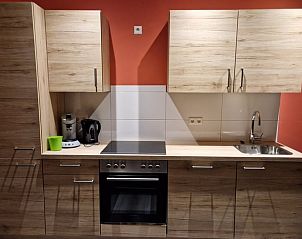 Moderne keuken in Vakantiehuisje in Wichmond, Achterhoek, compleet uitgerust voor een aangenaam verblijf.