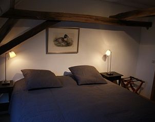 Knusse slaapkamer met houten balken in Erve Lieftink_Boerderij de Esch, Geesteren, Achterhoek, ideaal voor ontspanning.