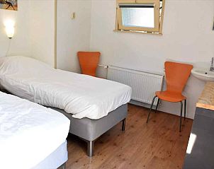 Zonnig terras bij vakantiehuis DG126 in Vorden, Achterhoek, Gelderland met trampoline.