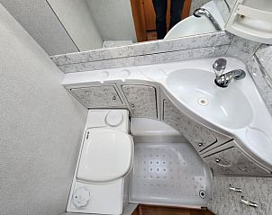 Moderne badkamer in Vakantiehuis in Lichtenvoorde, Achterhoek, Gelderland, met alle benodigde faciliteiten.