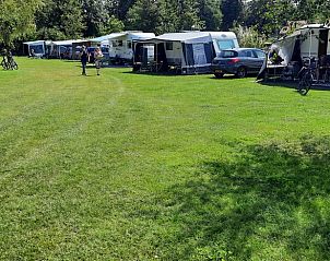 Groene kampeerterreinen bij Camping de Kei, Achterhoek, vlakbij Vakantiehuis in Lichtenvoorde, Gelderland.
