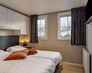 Gezellige slaapkamer in Notario 4 personen Wellness, vakantiehuis in Lichtenvoorde, Achterhoek, met comfortabele bedden en natuurlijke lichtinval.