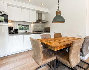 Stijlvolle keuken en eetruimte in Landhuis 5 personen MIVA, Lichtenvoorde, Achterhoek, Gelderland.