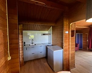 Moderne keuken in Vakantiehuisje in Neede, Achterhoek, compleet met alle voorzieningen voor een comfortabel verblijf.