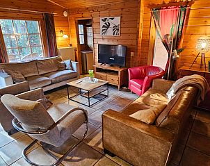 Comfortabele woonkamer van Huisje in Neede, Achterhoek, met moderne voorzieningen.