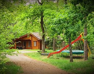 Speelplek naast Huisje in Neede, Achterhoek, omgeven door natuur.