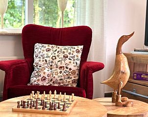 Gezellige woonkamer van Vakantiehuisje in Neede met schaakspel