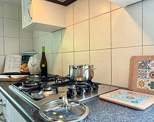 Moderne keuken met kookplaat in Vakantiehuisje in Neede, Gelderland