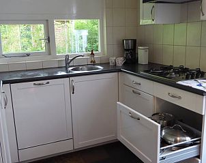 Functionele keuken in Vakantiehuisje in Neede met veel opbergruimte