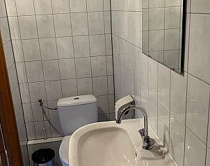 Stijlvolle badkamer in Vakantiehuisje in Neede, met alle gemakken in de Achterhoek, Gelderland.