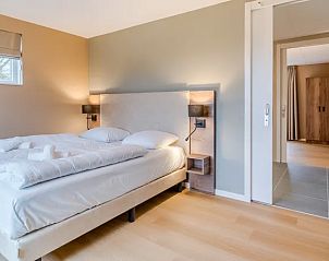 Gezellige slaapkamer onder het dak van Stroombroek woning in Braamt, Achterhoek, met tweepersoonsbed.