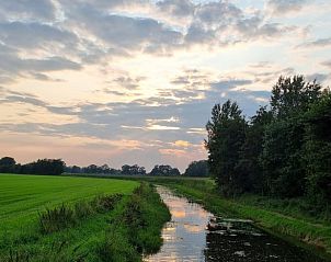 Zonsondergang boven het kanaal bij Vakantiehuisje in Breedenbroek, Achterhoek, Gelderland.