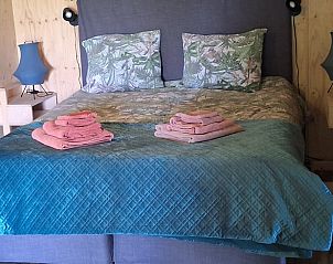 Slaapkamer in Huisje in Breedenbroek Achterhoek, vakantiehuis in Gelderland met comfortabel bed.