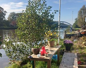 Terras van Vakantiehuis in Almen, geniet van buitenleven aan het water in de Achterhoek, Gelderland.