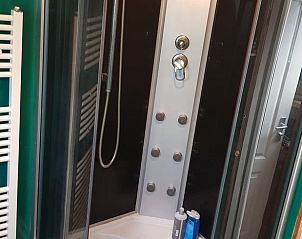 Douche in Vakantiehuis in Almen, luxe faciliteiten in de Achterhoek, Gelderland voor verfrissing.