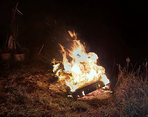 Kampvuur bij Vakantiehuis in Almen, geniet van de avond in de Achterhoek, Gelderland.