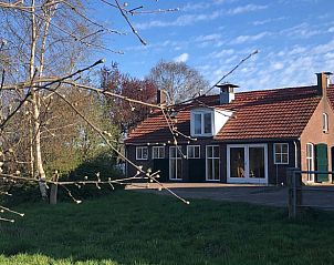 Huisje in Almen, vakantiehuis in de Achterhoek, Gelderland. Landelijke charme met grote ramen en een ruim terras.