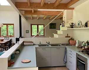 Open keuken in Vakantiehuis in Almen met moderne voorzieningen, gelegen in de groene Achterhoek, Gelderland.