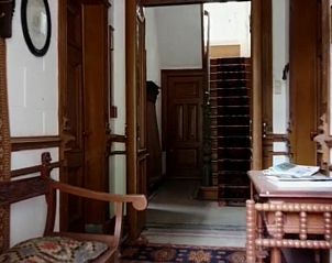 Gezellige hal in Vakantiehuisje in Winterswijk Woold met traditionele inrichting in de Achterhoek, Gelderland.