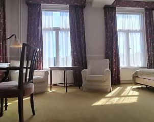 Lichte slaapkamer in Vakantiehuisje in Winterswijk Woold met klassieke inrichting, Achterhoek, Gelderland.