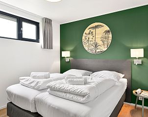 Moderne badkamer met bad in De Vlinderhoeve, Achterhoek, Gelderland.