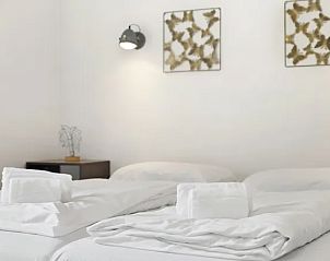 Gezellige slaapkamer met twee bedden in De Vlinderhoeve, perfect voor een goede nachtrust.