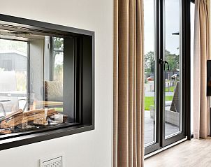 Moderne haard in De Vlinderhoeve vakantiehuis, Kring van Dorth, Achterhoek, Gelderland.