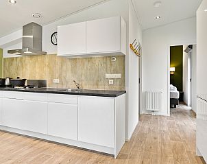 Strakke keuken in De Vlinderhoeve vakantiehuis, Kring van Dorth, Gelderland.