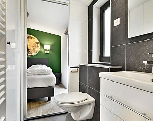 Moderne douche in De Vlinderhoeve bungalow, Kring van Dorth, Achterhoek, Gelderland.