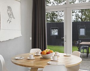 Moderne eetkamer in De Vlinderhoeve, vakantiehuis in Kring van Dorth, Achterhoek.