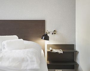 Compacte slaapkamer met toegang tot keuken in De Vlinderhoeve, vakantiehuis in Kring van Dorth, Gelderland.