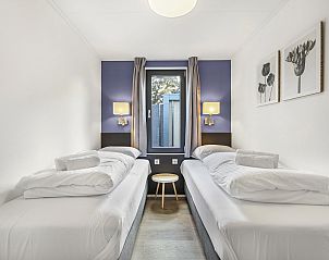 Tweede slaapkamer in De Vlinderhoeve bungalow met comfortabel tweepersoonsbed.