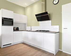 Moderne keuken in De Vlinderhoeve 6-persoonsbungalow in Kring van Dorth, Achterhoek.