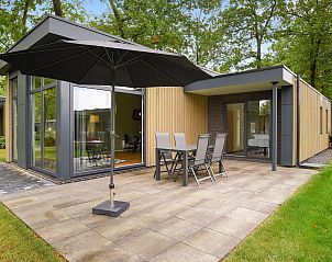 Stijlvolle woonkamer van De Vlinderhoeve, een 4-persoons vakantiehuis in Kring van Dorth, Achterhoek, Gelderland.