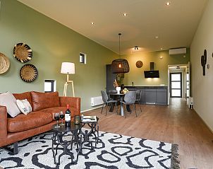 Sfeervolle leeshoek in De Vlinderhoeve, een 4-persoons woning in Kring van Dorth, Achterhoek, Gelderland.