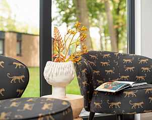 Gezellige eetkamer in De Vlinderhoeve, een 4-persoons bungalow in Kring van Dorth, Achterhoek, Gelderland.