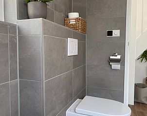 Moderne toiletvoorziening in Vakantiehuisje in Dinxperlo, Gelderland.