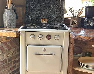 Vintage fornuis in de keuken van Vakantiehuis in Winterswijk Corle, Achterhoek, Gelderland.