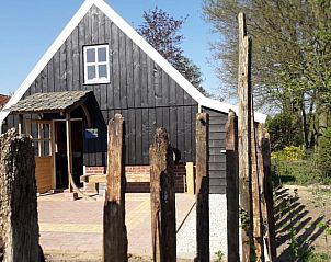 Charmant vakantiehuisje in Winterswijk Corle, Achterhoek, met rustieke houten gevel en landelijke omgeving in Gelderland.