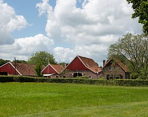 Rustieke omgeving van Huisje in Winterswijk met uitgestrekte velden in Huppel, Achterhoek, Gelderland.