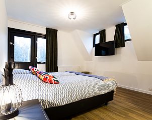 Gemtliches Schlafzimmer in Villa fr 8 Personen Wellness, Ferienhaus in Beekbergen, Veluwe. Bequemes Bett und moderne Einrichtung fr einen ultimativen Aufenthalt.