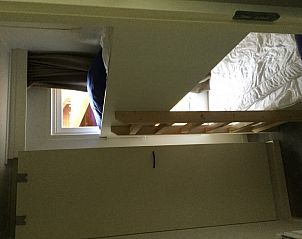 Gemtliches Schlafzimmer mit Etagenbetten im Chalet Vlinderhof, Beekbergen, Veluwe fr eine gute Nachtruhe.