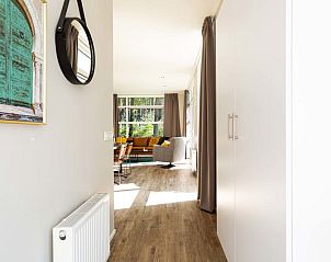 Innenraum des Moduls Special 4 Personen in Beekbergen, Veluwe. Gemtliches Ferienhaus mit moderner Einrichtung und Blick auf die Natur.