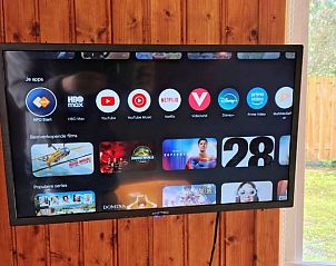 Moderne TV-Ecke im Ferienhaus in Beekbergen, Veluwe, mit verschiedenen Unterhaltungsmglichkeiten.