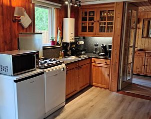 Kchengerte im Ferienhaus in Beekbergen, Gelderland, mit Mikrowelle und Herd.