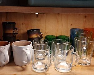 Teller und Schsseln im Ferienhaus in Beekbergen, Veluwe, fr eine gemtliche Mahlzeit.