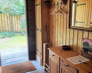 Flur im Ferienhaus in Beekbergen, Gelderland, fhrt zu Bad und Schlafzimmern.