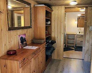 Gerumiges Badezimmer im Ferienhaus in Beekbergen, Veluwe, mit modernen Annehmlichkeiten.