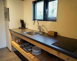 Modern kitchen in the detached house in Beekbergen, Veluwe, Gelderland, with a view of nature.