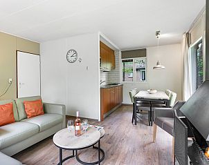 Sfeervolle open haard en wijn in Heideheuvel 6B bungalow, Beekbergen, Veluwe.